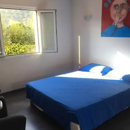 Romance Semesterbostad Fautea