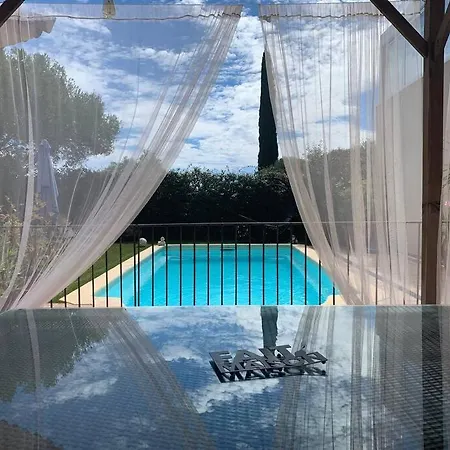 Romance Semesterbostad Fautea